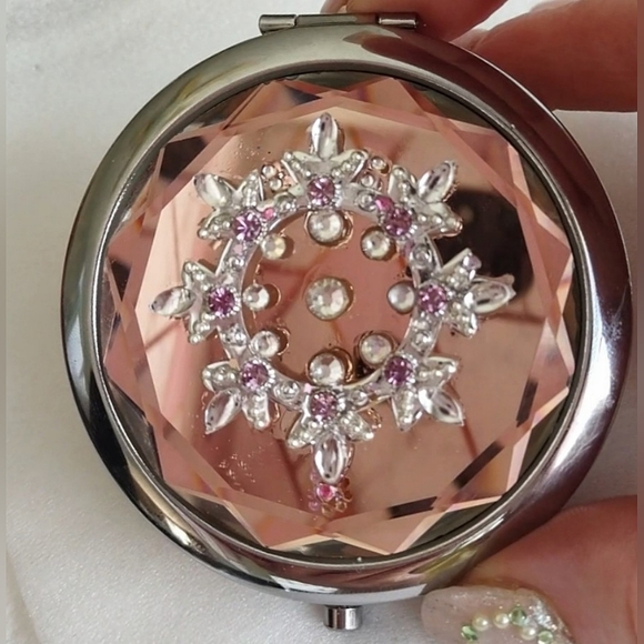 Reflective Crystal Mirror Compact - Picture 4 of 12